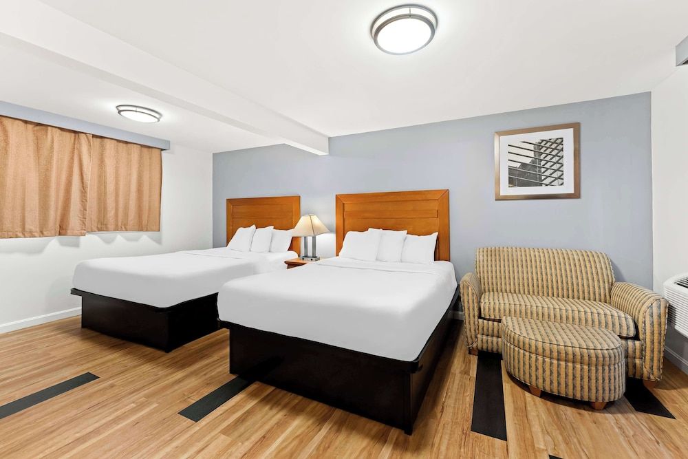 Americas Best Value Inn Stonington Mystic Room, 1 King Bed, Non Smoking 2