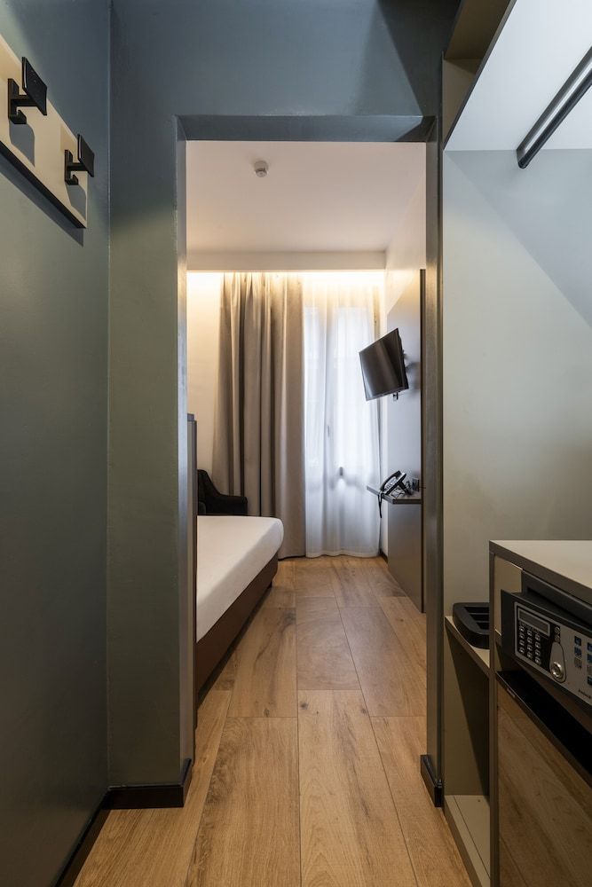 undefined London Hotel 6