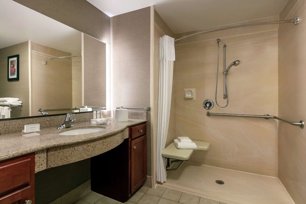 1 Bedroom Suite 1 King Roll In Shower