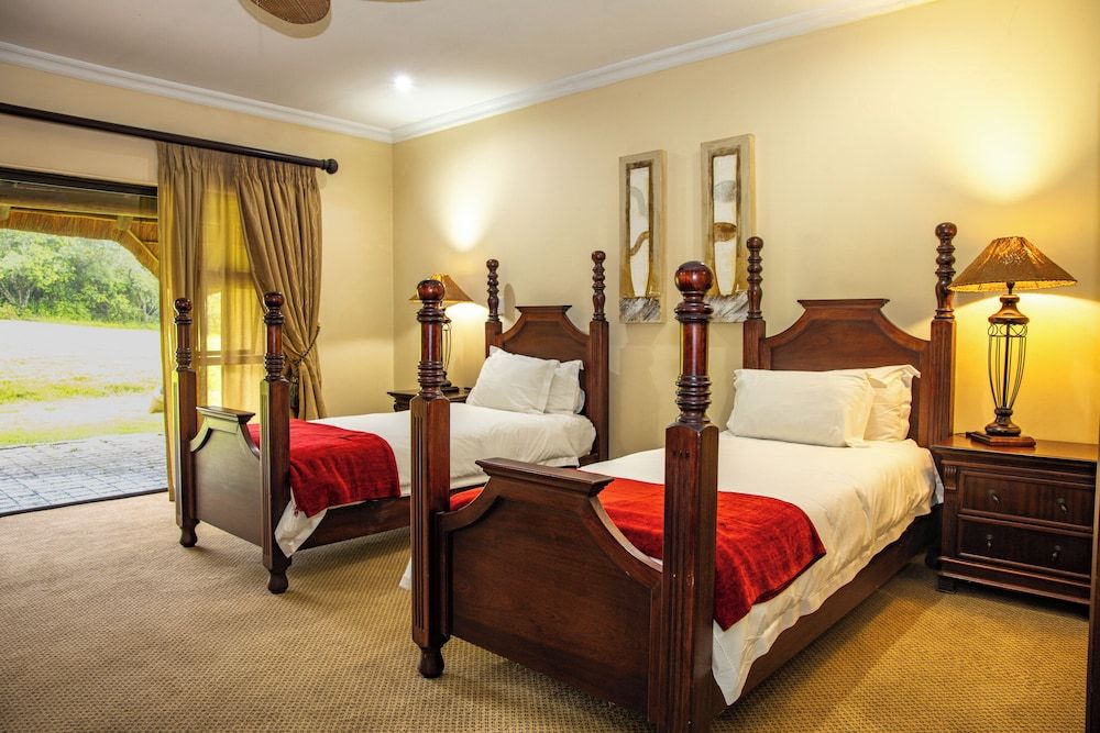 Premier Resort Mpongo Private Game Reserve Deluxe Room, 2 Twin Beds (River Lodge) 2
