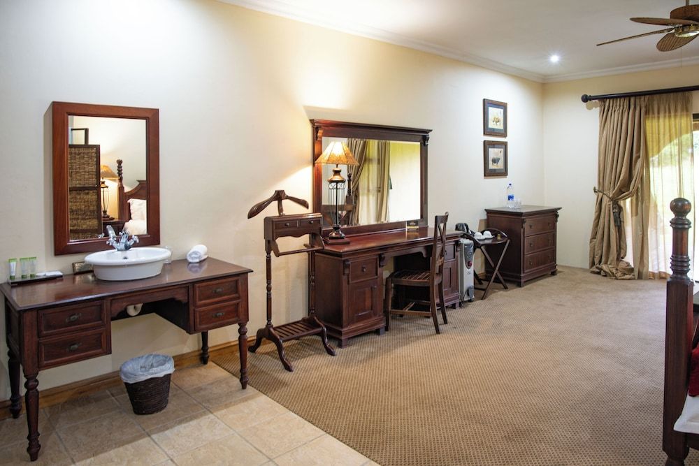 Premier Resort Mpongo Private Game Reserve Deluxe Room, 2 Twin Beds (River Lodge) 5