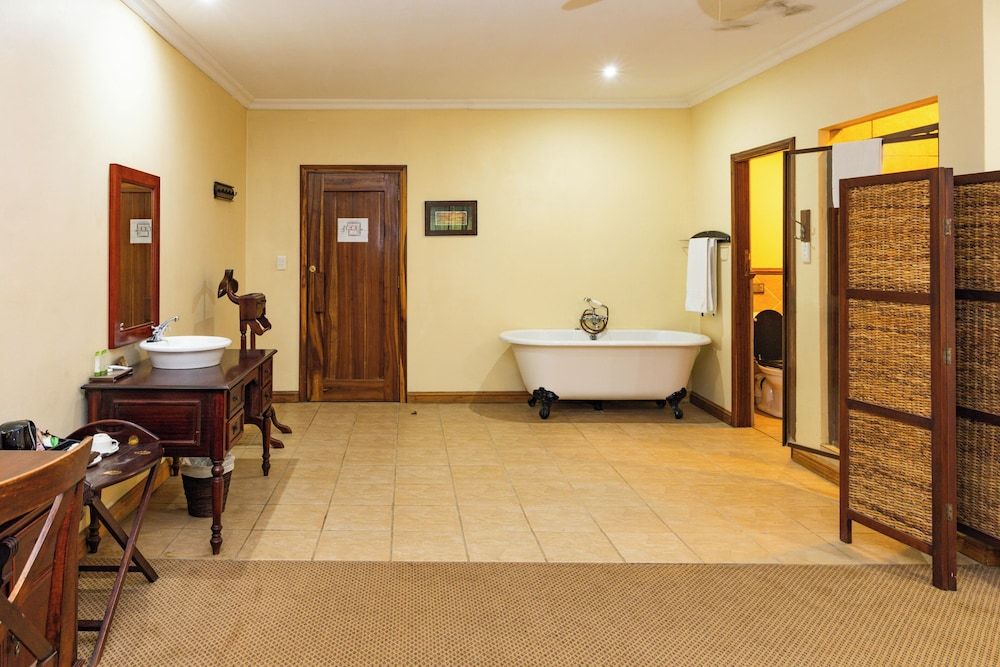 Premier Resort Mpongo Private Game Reserve Deluxe Room, 1 King Bed (River Lodge) 5