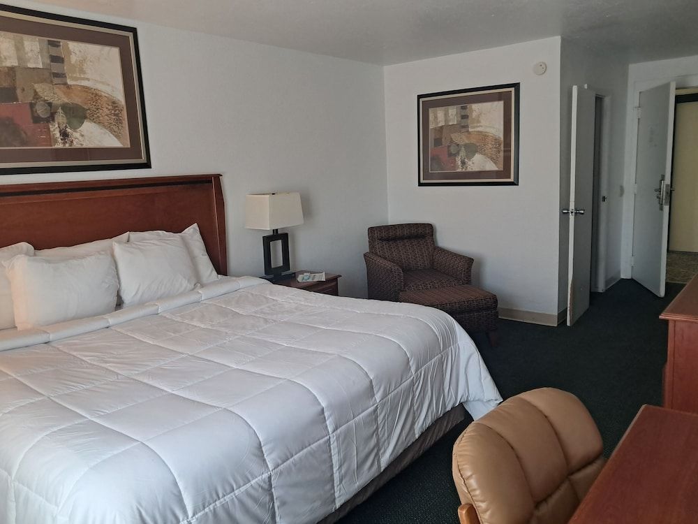 National 9 Casper - Showboat Standard Single Room 2