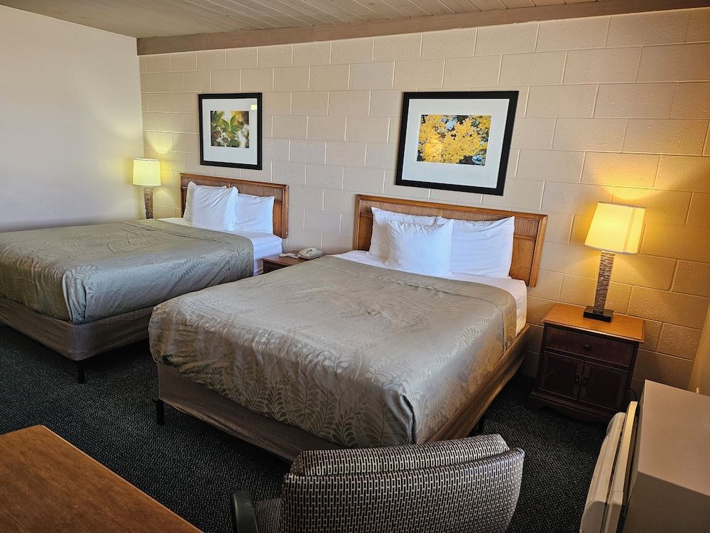 1st Choice Inn Rawlins Standard Room, 2 Queen Beds, Non Smoking 9