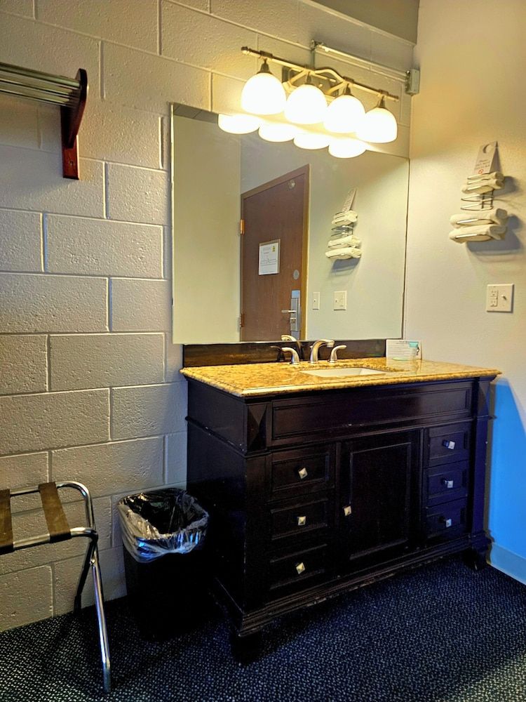 1st Choice Inn Rawlins Deluxe Room 10