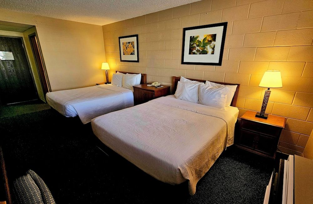 1st Choice Inn Rawlins Standard Room, 2 Queen Beds, Non Smoking 10