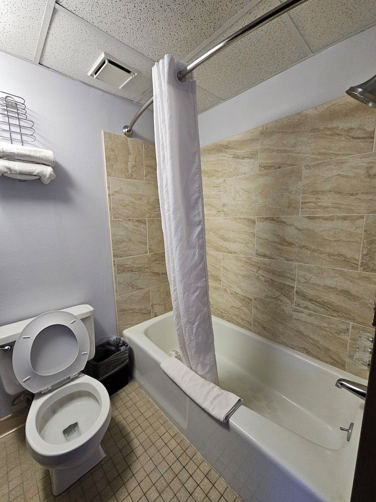 1st Choice Inn Rawlins Standard Room, 2 Queen Beds, Non Smoking 16