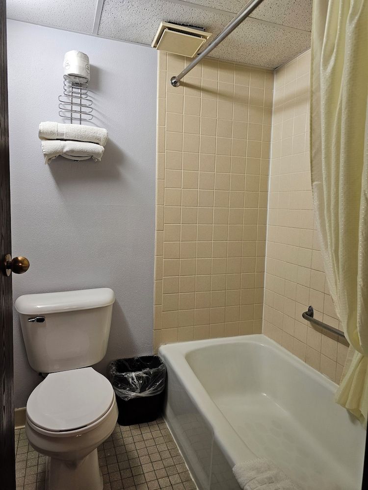 1st Choice Inn Rawlins Deluxe Room 11