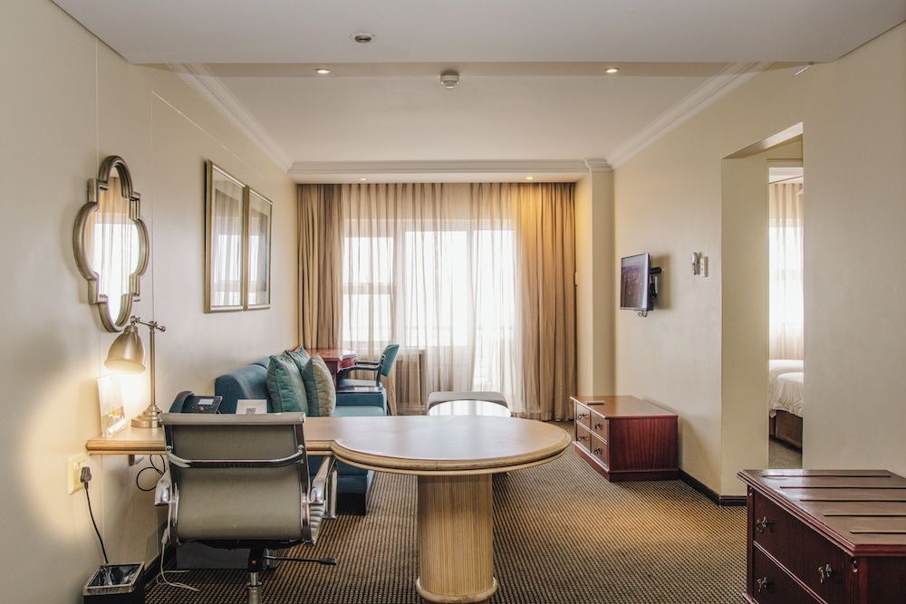 Premier Hotel Regent Standard Room, 2 Twin Beds 4