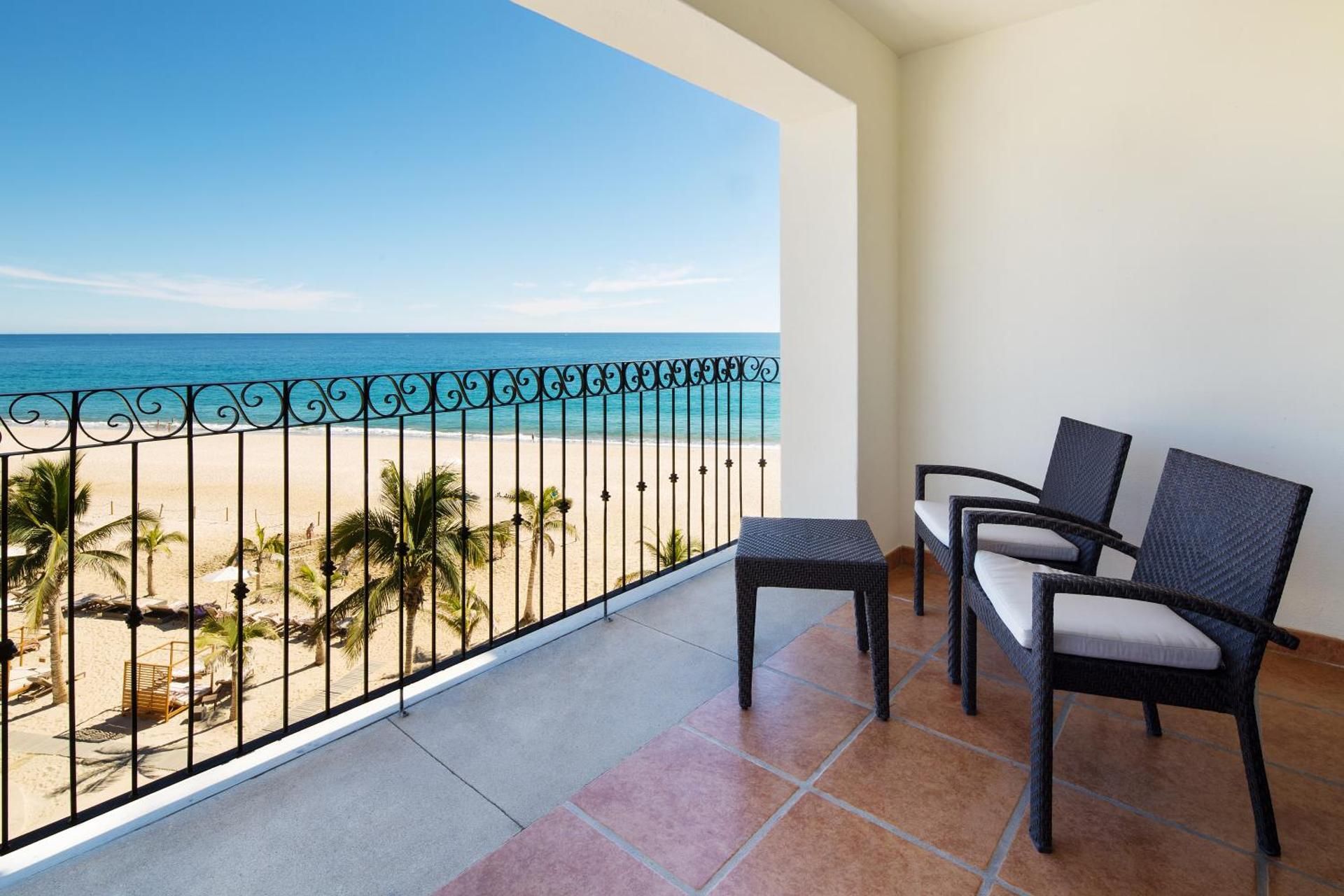 Club One-Bedroom Master Suite with Ocean View