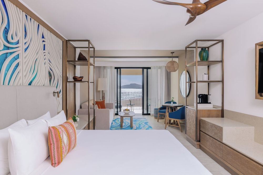 Deluxe Room, 1 King Bed (Ocean Front)