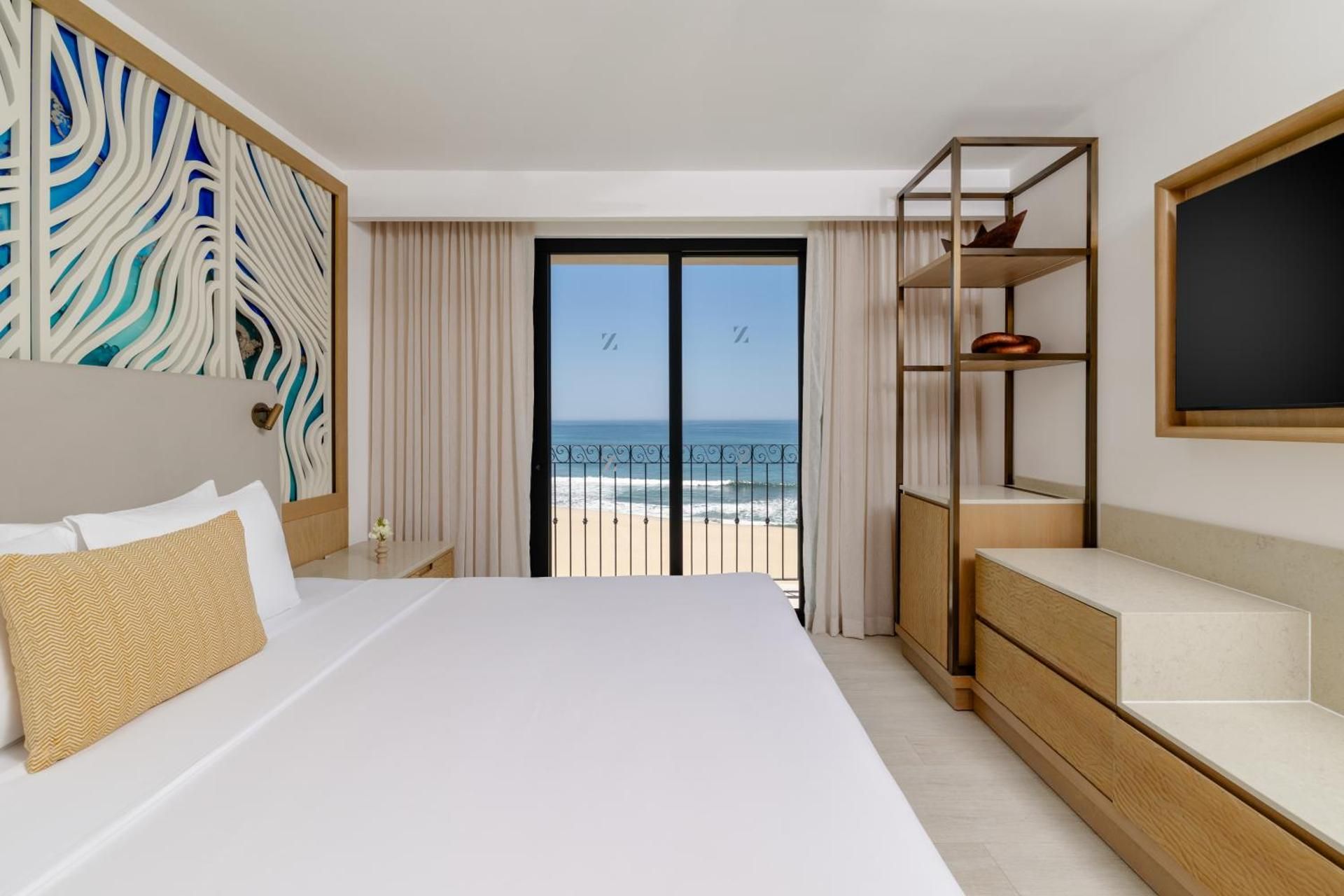 Club Deluxe One-Bedroom Suite with Ocean Front