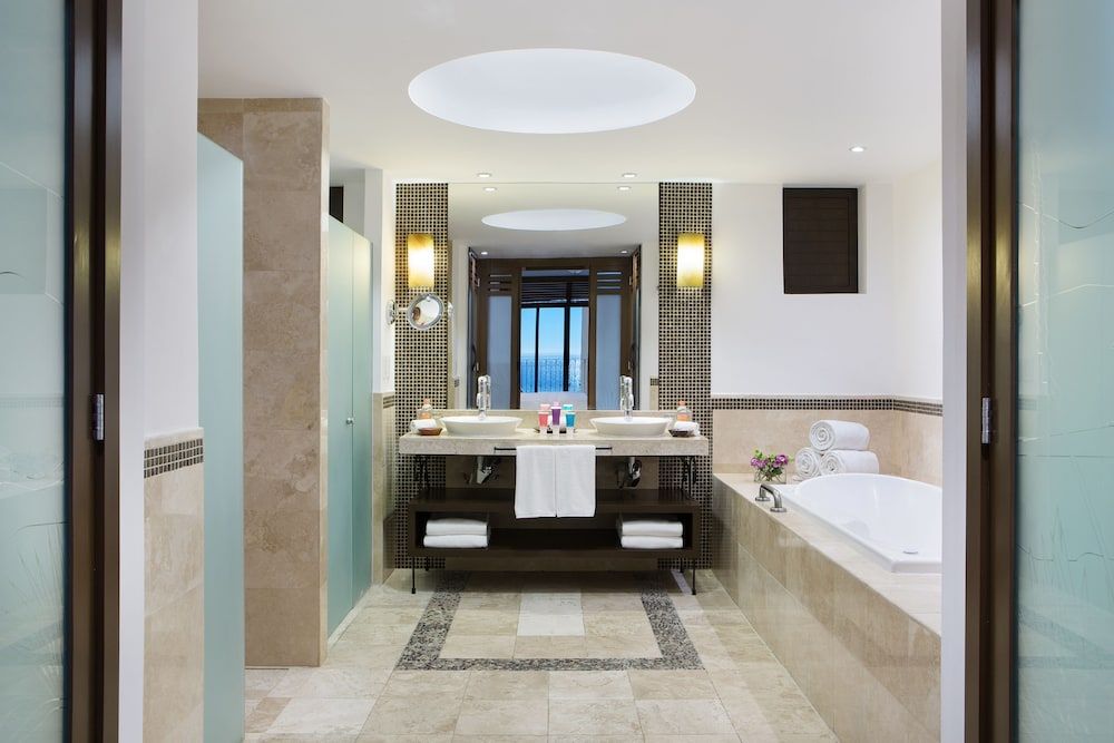 Club Ocean View One Bedroom Master Suite