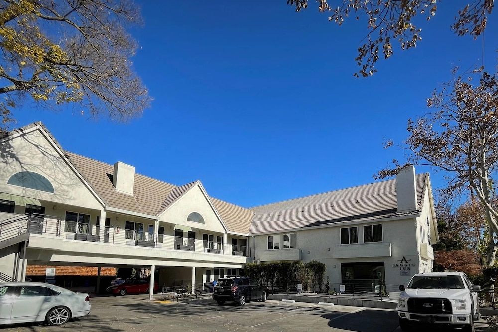 undefined Aggie Inn, an Ascend Collection Hotel 8