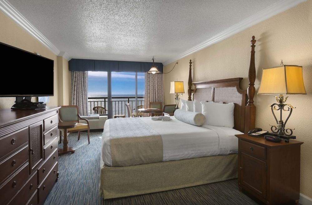 Tower Oceanfront Efficiency, 1 King Bed with Balcony