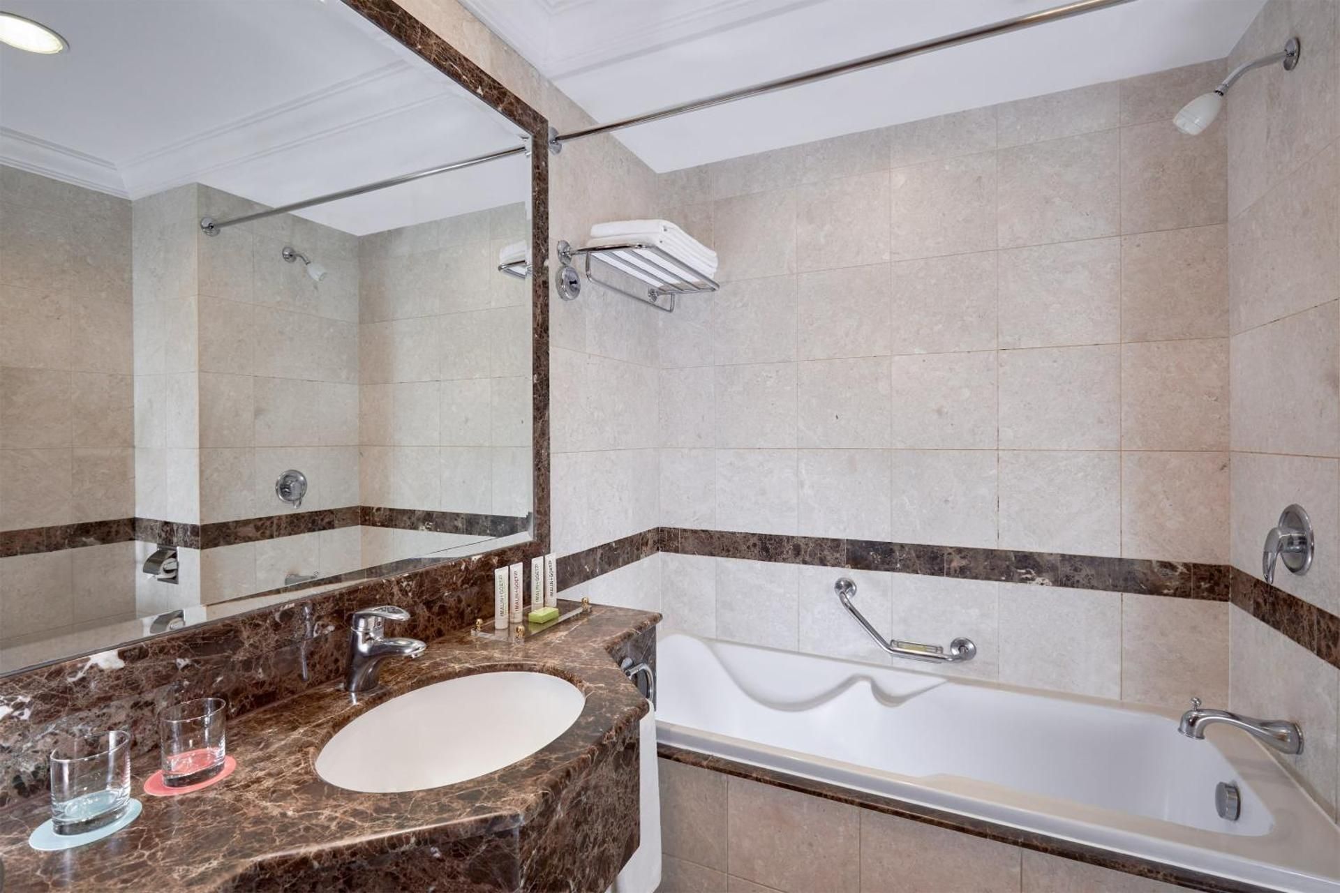 Triple Guest Room, Guest room, 2 Twin/Single Bed(s)