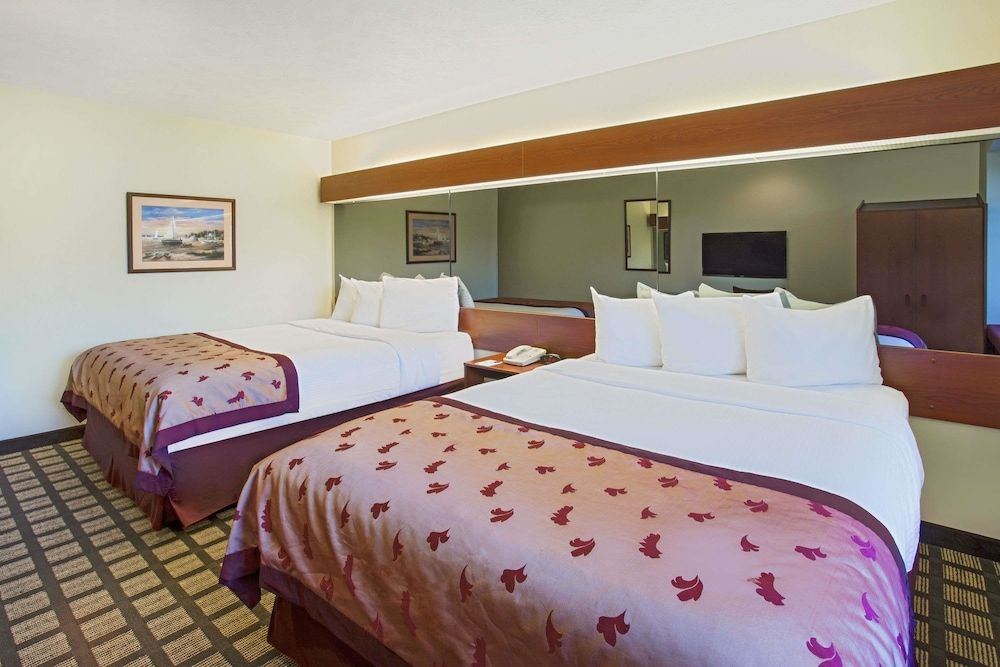 Studio Suite, 1 Queen Bed, Accessible, Non Smoking (Mobility)