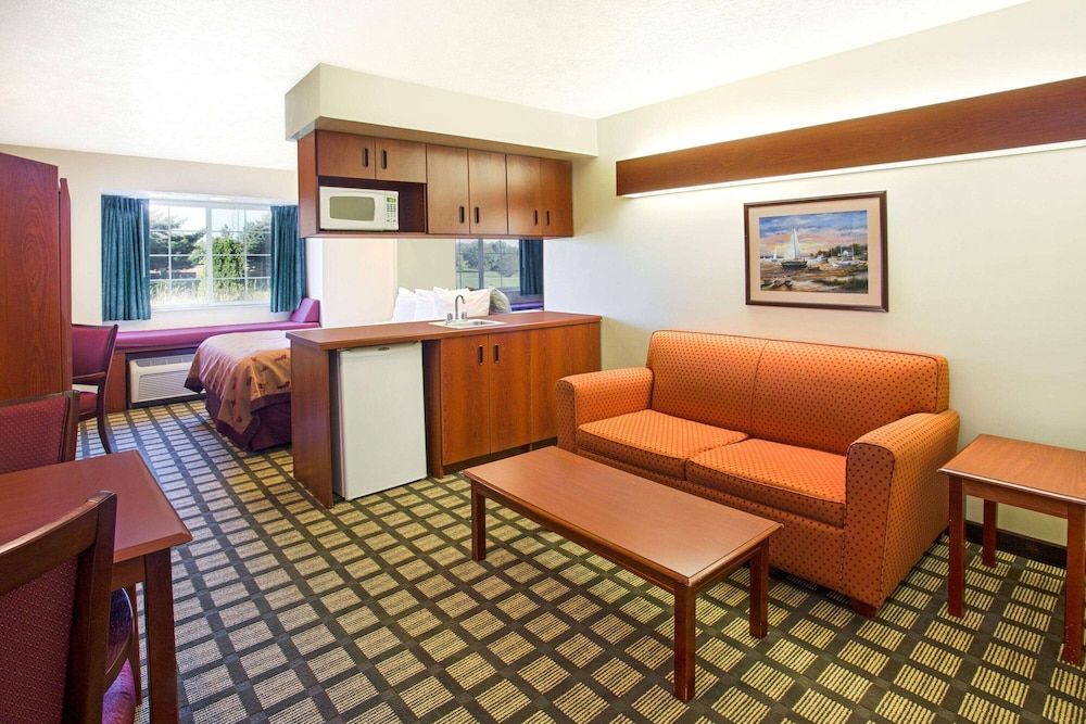 Studio, 1 Queen Bed, Non Smoking (Pet Friendly)