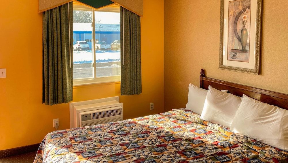 Northgate Inn Saginaw One king bed non smoking 7