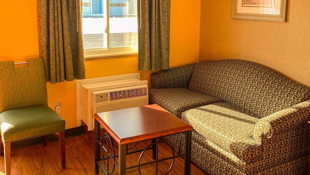 Northgate Inn Saginaw One king bed non smoking 9