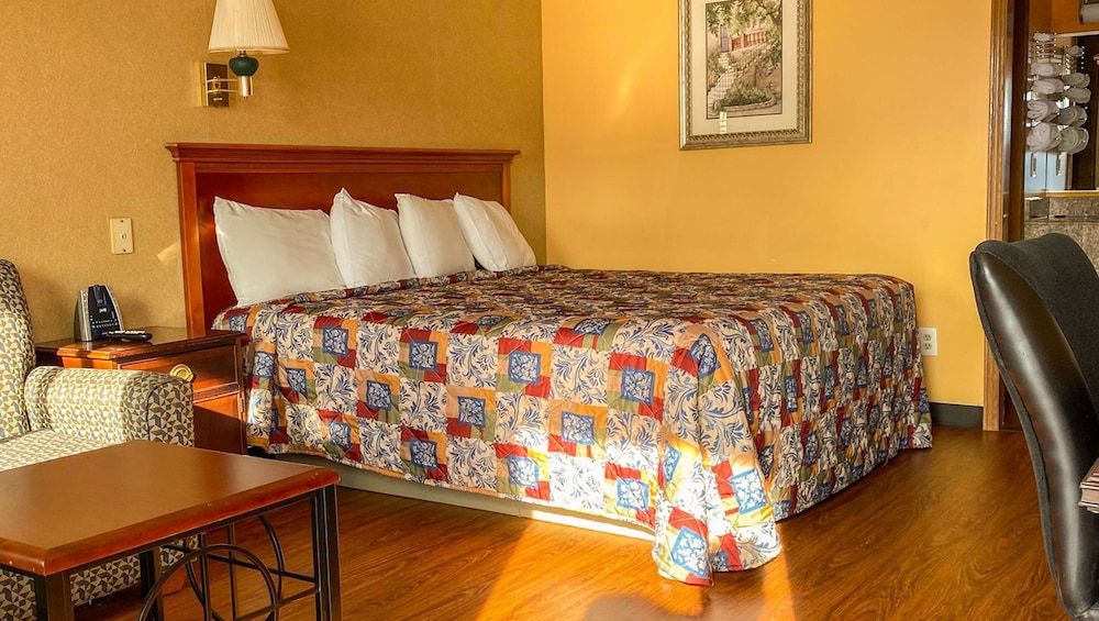 Northgate Inn Saginaw One king bed non smoking