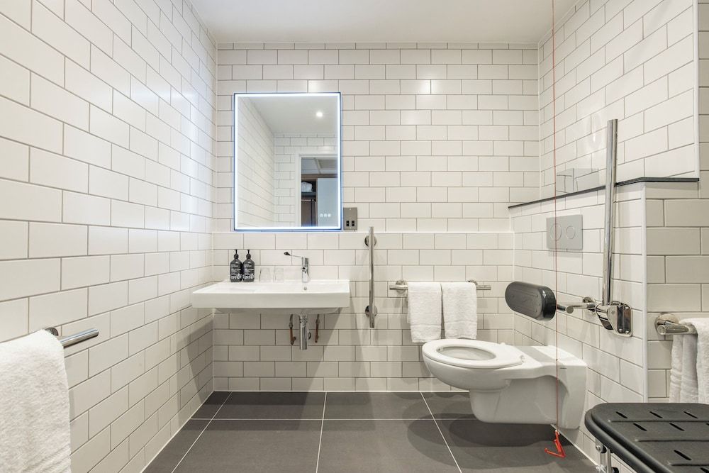 Holiday Inn Bristol Airport By IHG