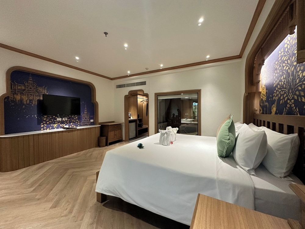 Kata Palm Resort Grand Deluxe Room 2