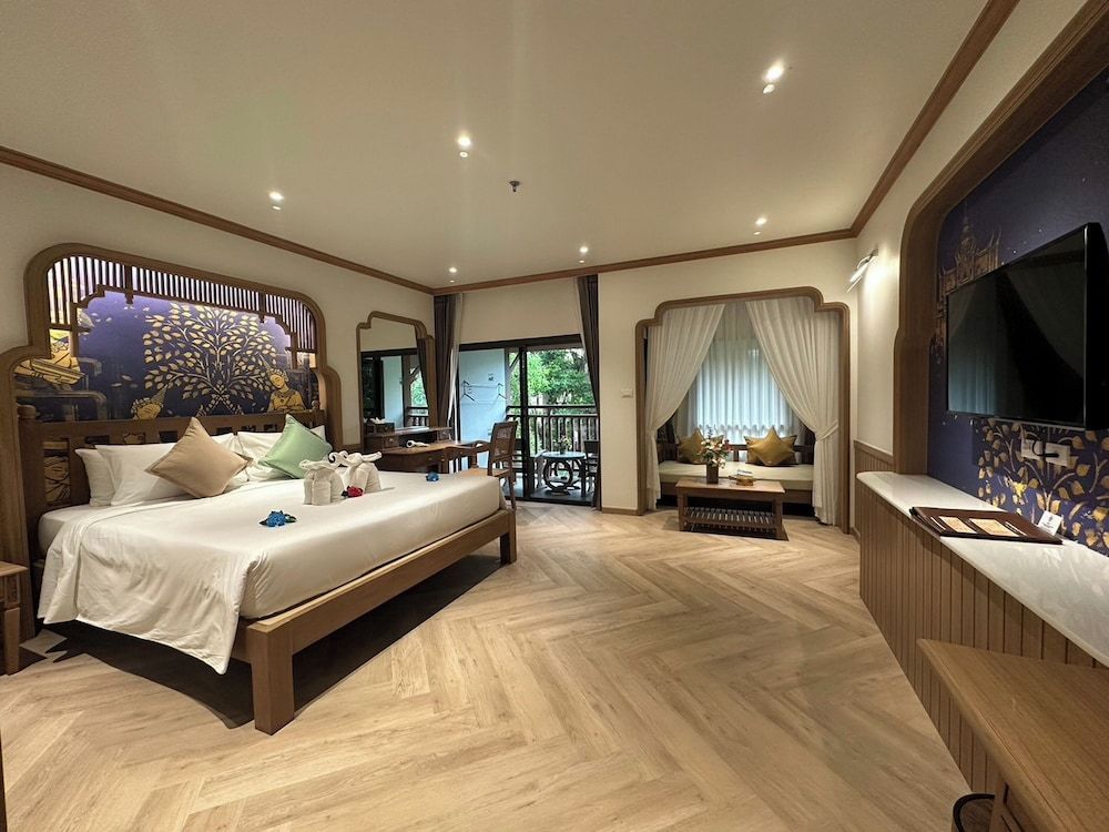 Kata Palm Resort Grand Deluxe Room 3