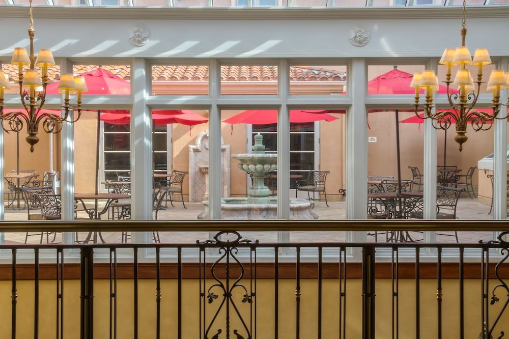 Carlton Hotel Premier Room, 1 King Bed, Patio, Courtyard Area 2