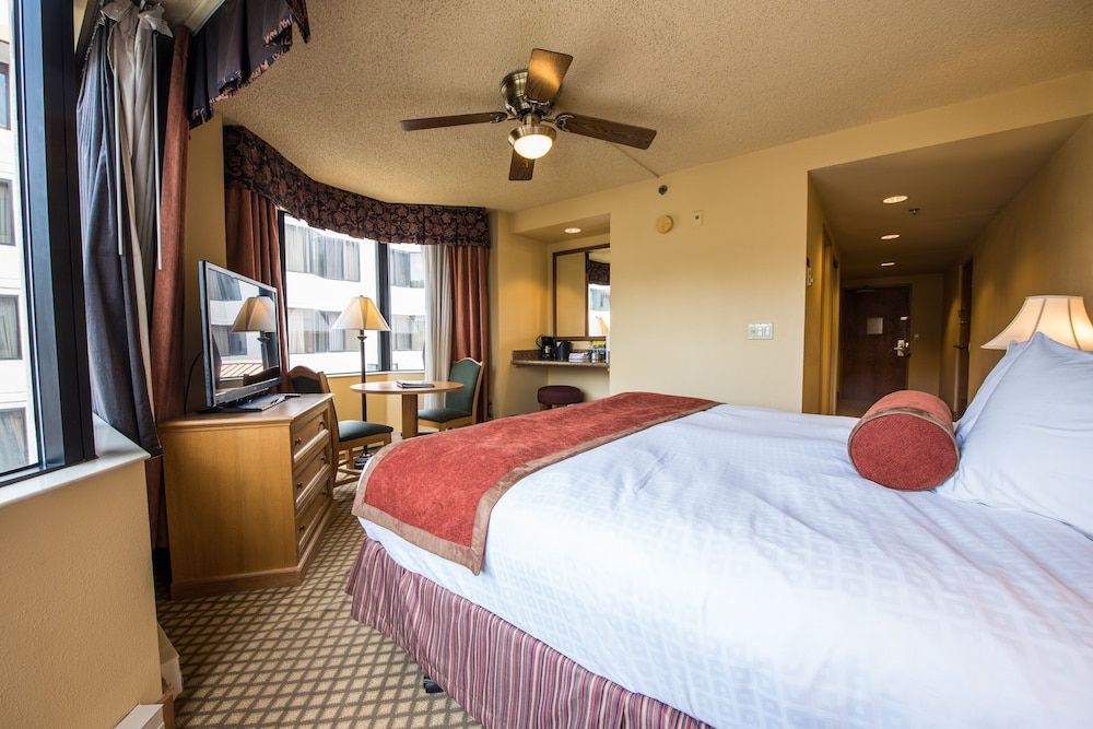 Grand Lodge Crested Butte Standard King Room 2