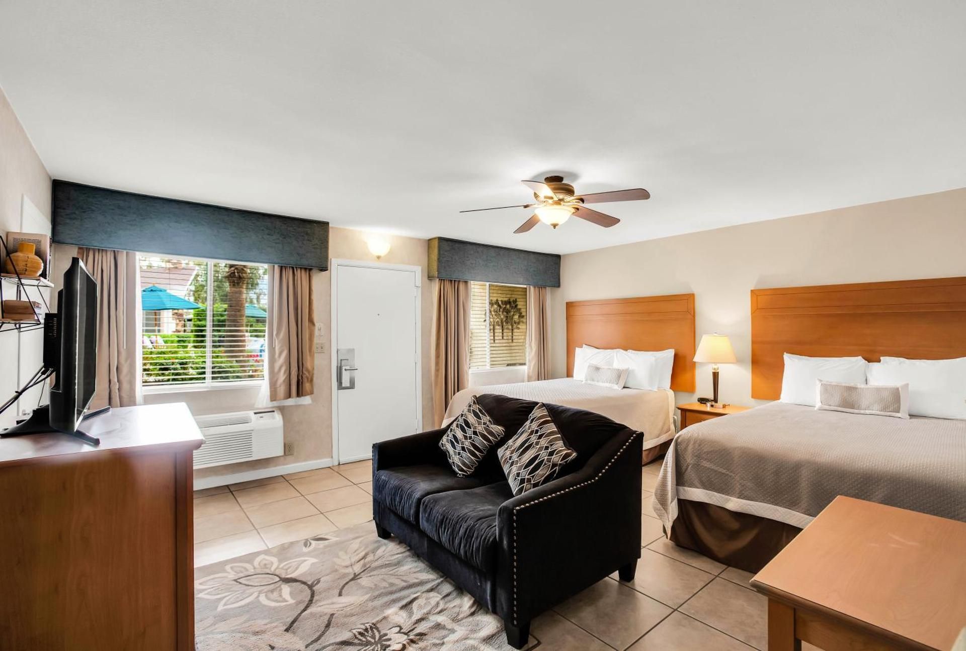 2 Double Beds Nonsmoking