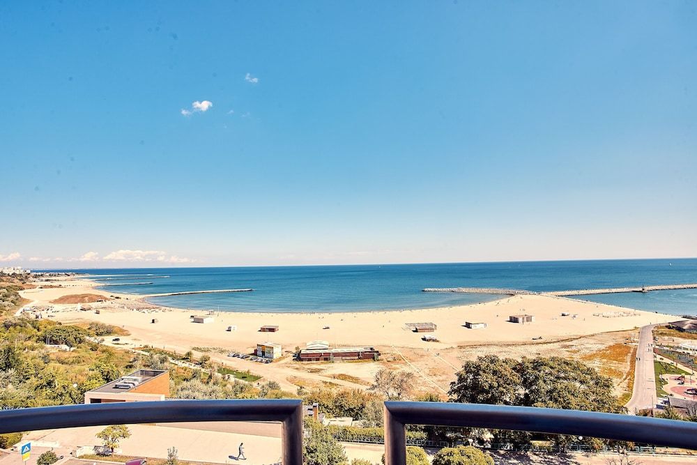 Continental Forum Constanta Deluxe Family Room with sofabed, sea view 3