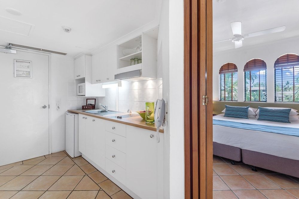 undefined Martinique on Macrossan 9