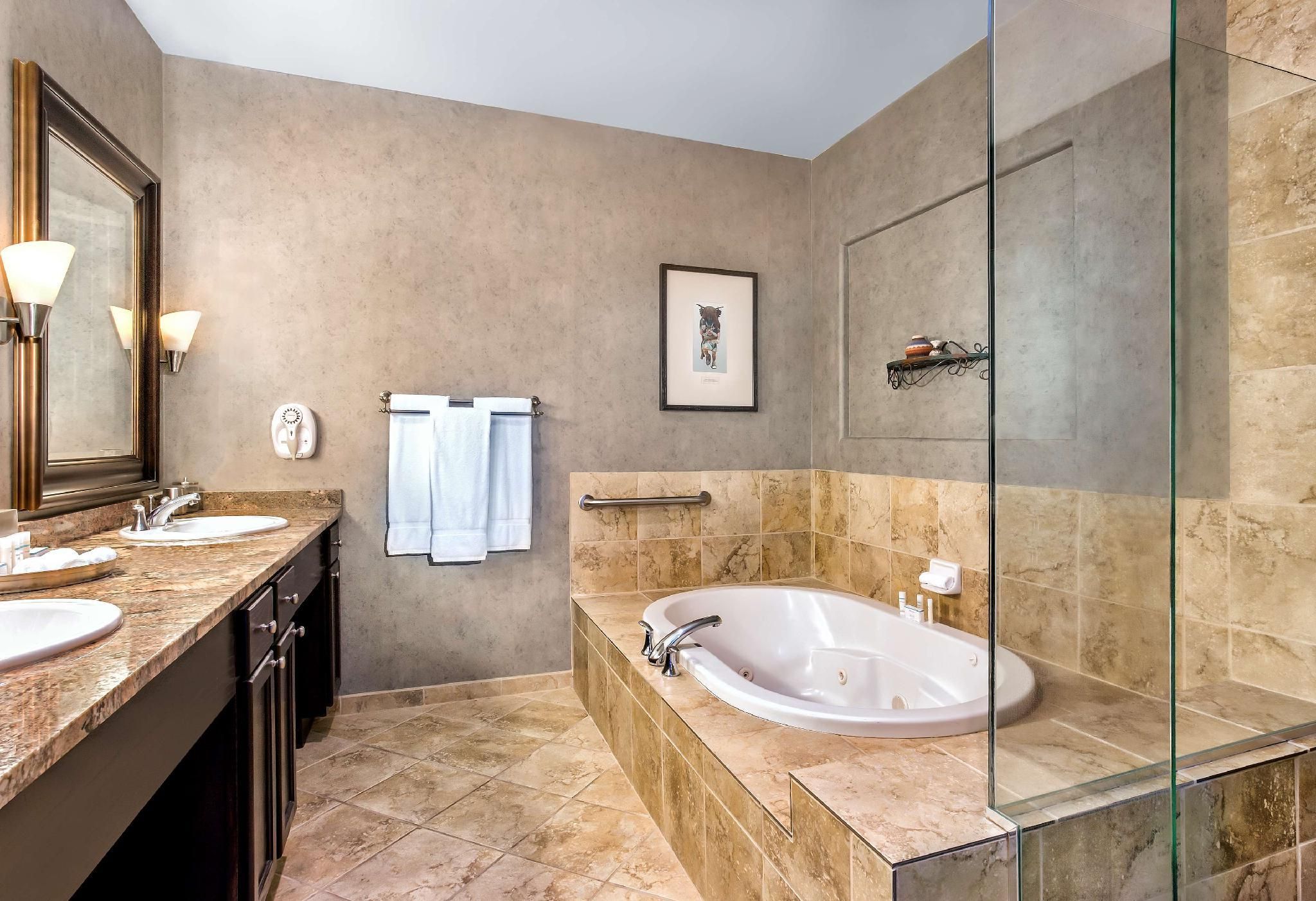 1 KING 1 BDRM MULTI LEVEL EXECUTIVE STE NOSMK
