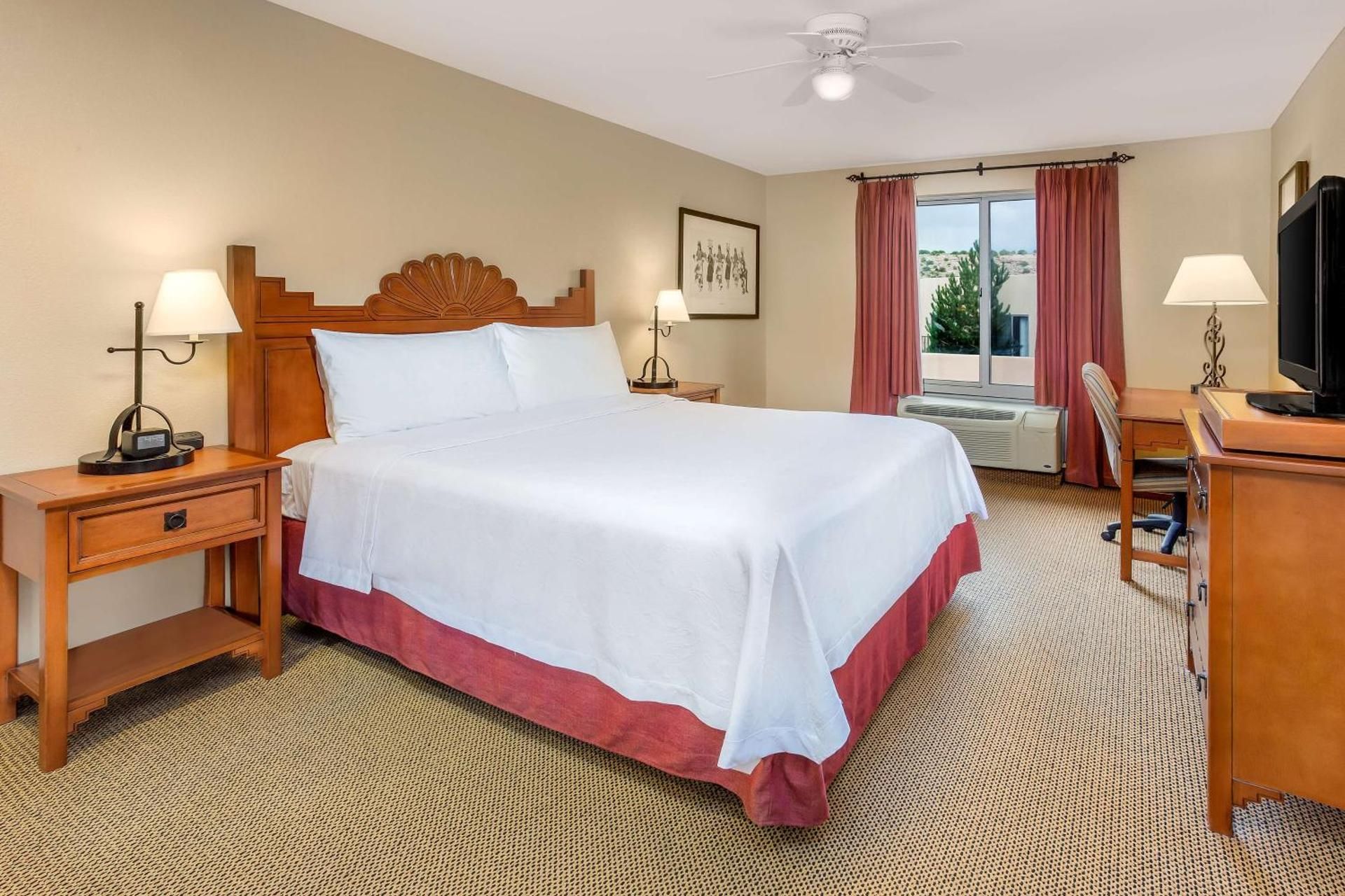 1 KING BED STUDIO SUITE - OPEN FLRPLAN NONSMK