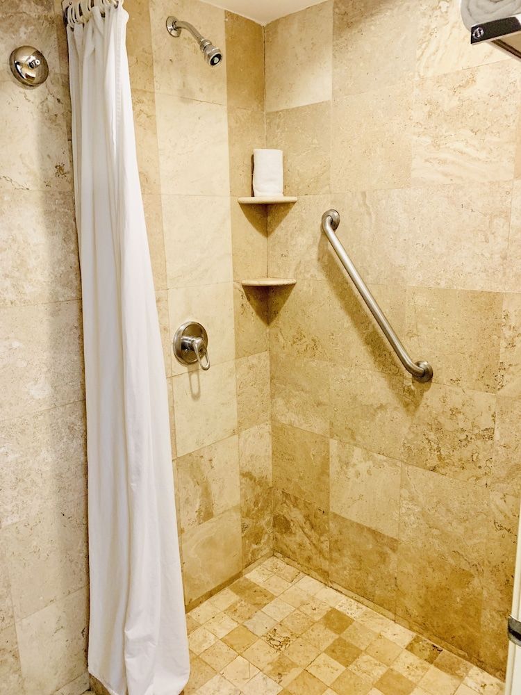 Rivoli Select Hotel Standard Room, 1 King Bed 4