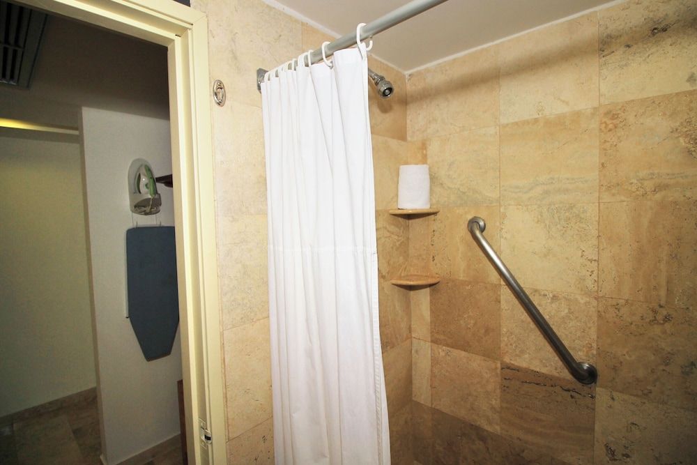 Rivoli Select Hotel Executive Studio Suite, 1 King Bed 4