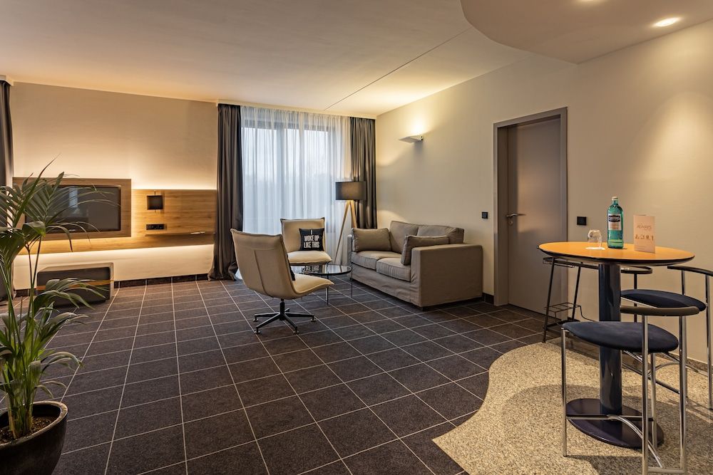 FOUR Ratingen Dusseldorf Airport Room, 1 Queen Bed with Sofa bed, Non Smoking 9