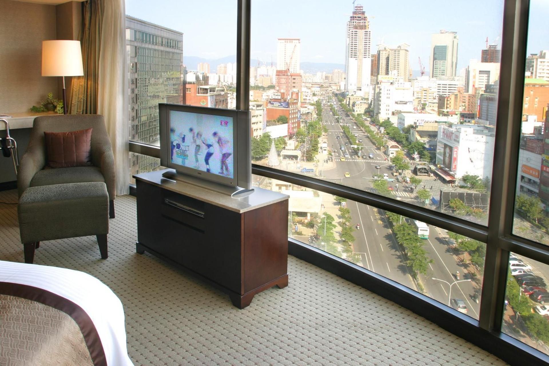 Grand Forward Corner Room