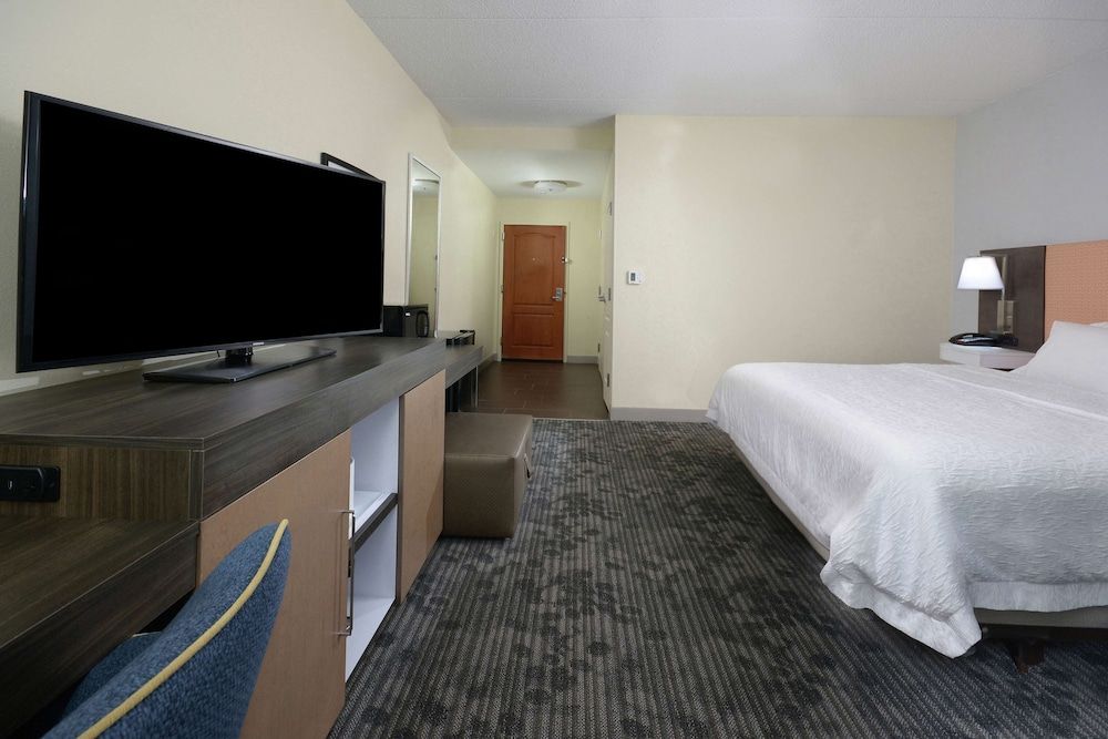 Room, 1 King Bed, Accessible, Non Smoking (Mobility, Bathtub)