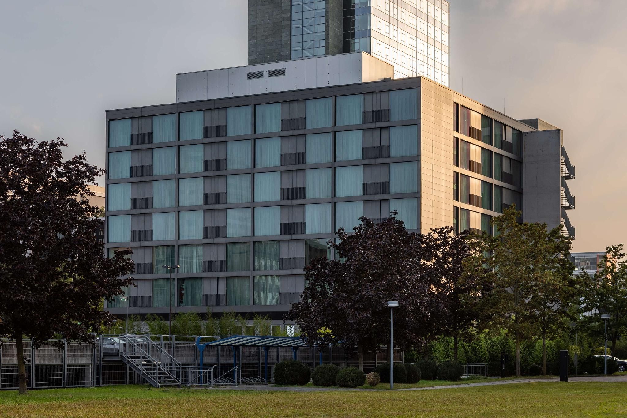 undefined DoubleTree by Hilton Frankfurt Niederrad 3