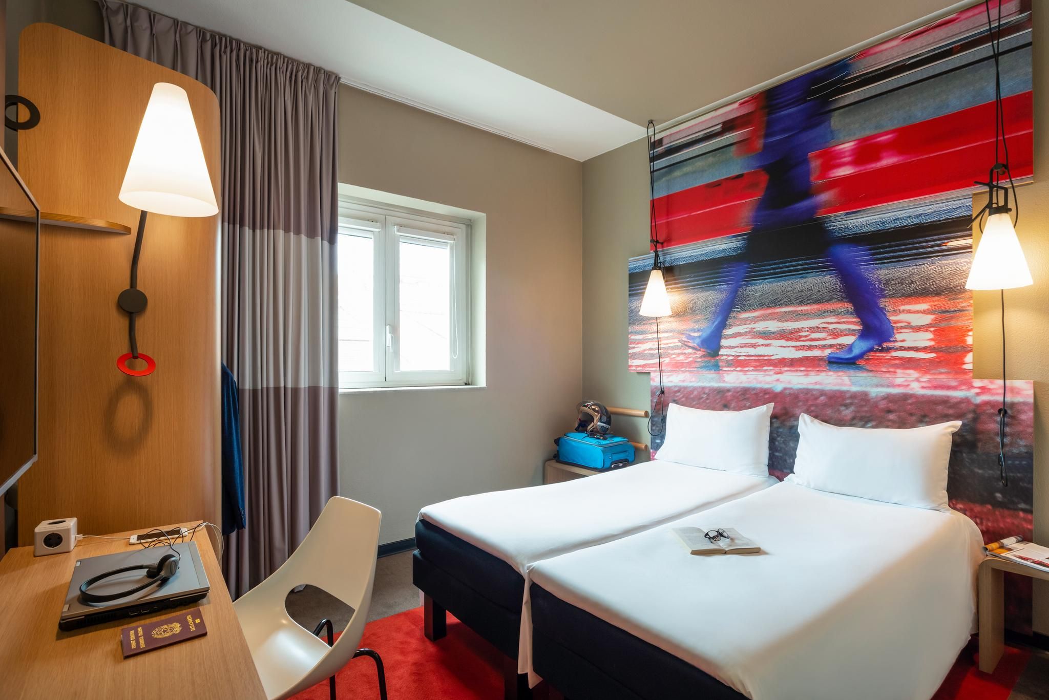 ibis Milano Centro Standard Room with twin beds 2