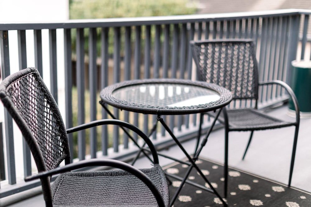 Merritt House Hotel Standard, One King Bed 4