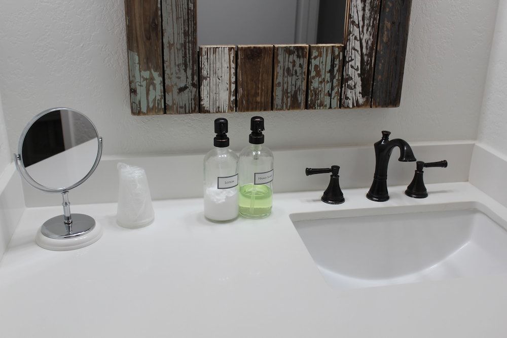 Merritt House Hotel Standard, One King Bed 6