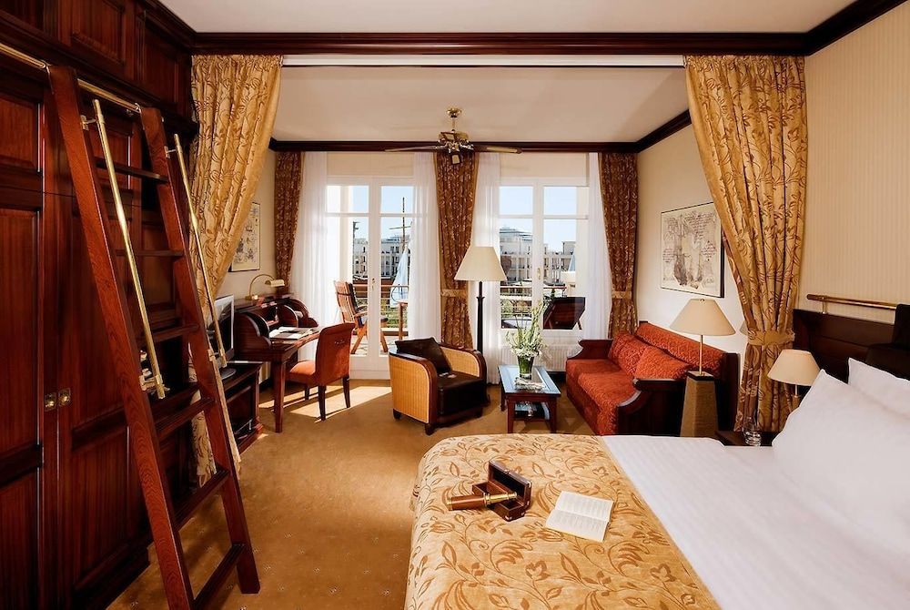 Yachthafenresidenz Hohe Duene Skippers Cabin Park view 3