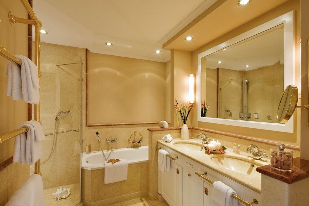 Yachthafenresidenz Hohe Duene Skippers Cabin Park view 4