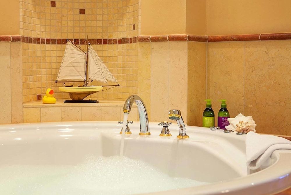 Deep Soaking Bathtub