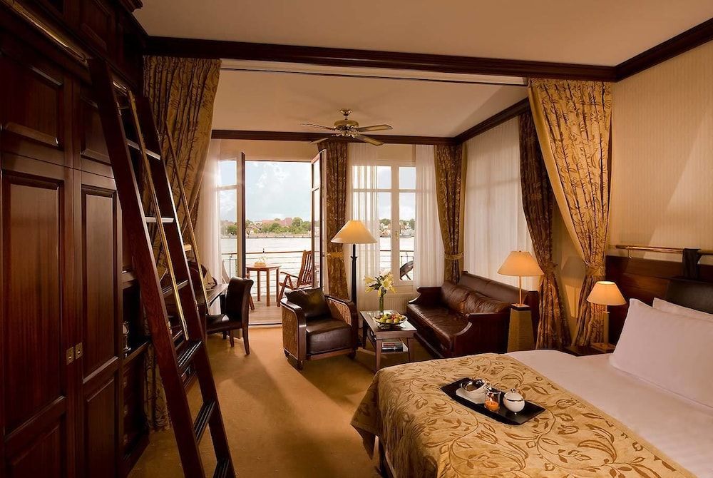 Yachthafenresidenz Hohe Duene Sailors Cabin water view