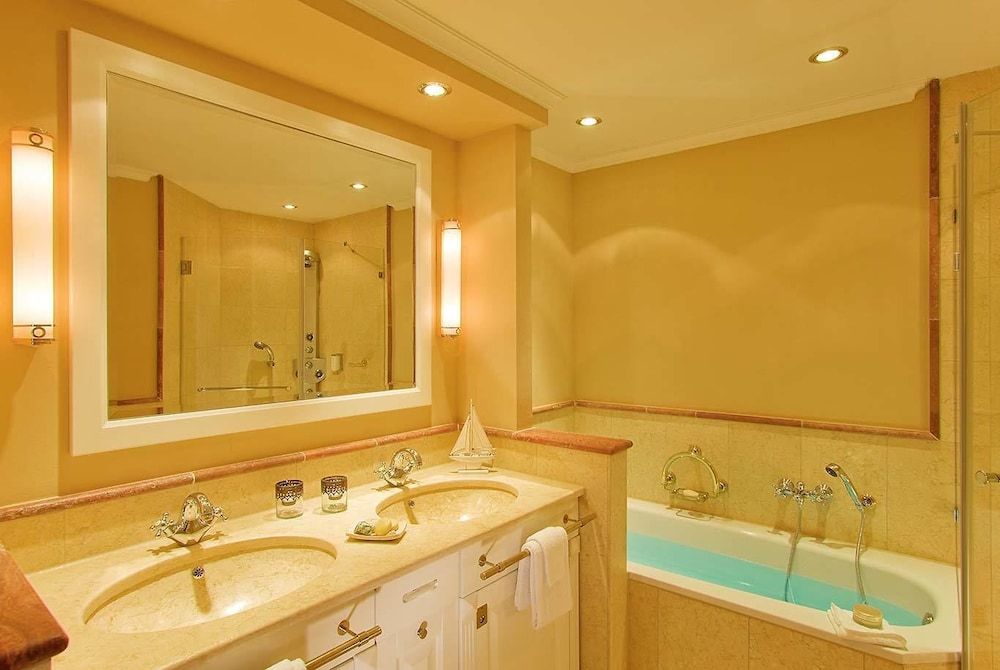 Yachthafenresidenz Hohe Duene Skippers Cabin Park view 5