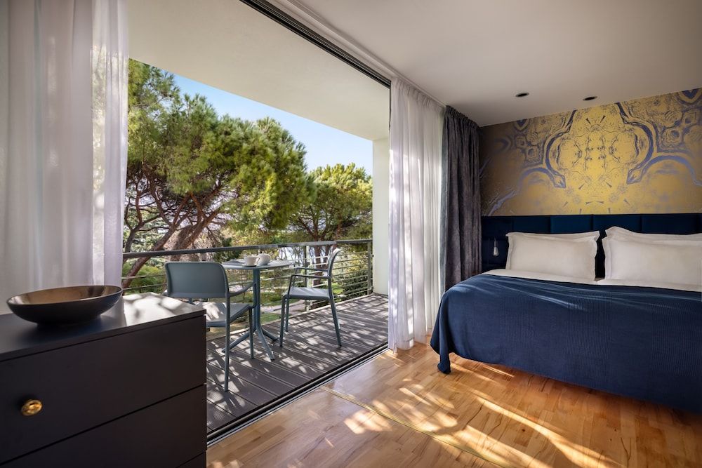 Superior Double Room, Balcony, Garden View